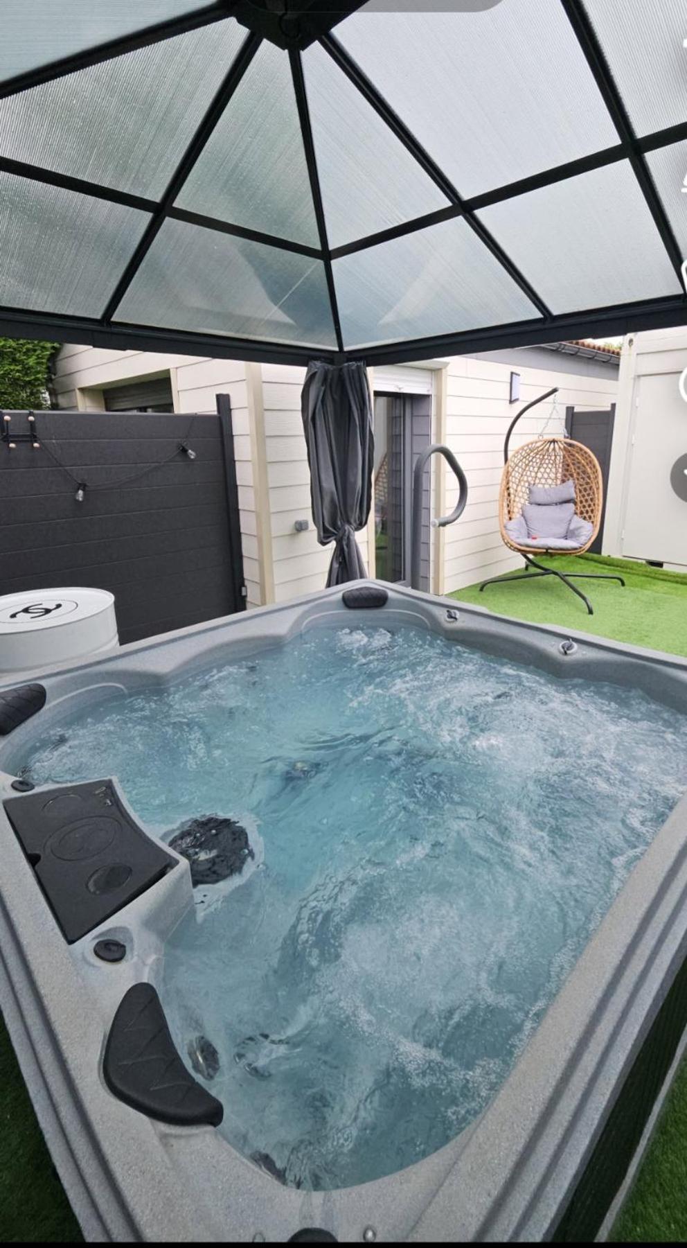 Hebergement Privee Jaccuzzi En Supplement Saint-Clair-du-Rhone Exterior photo